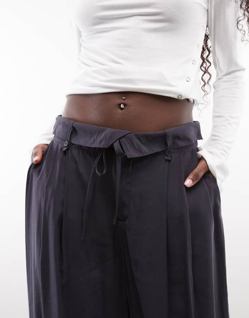 Monki asymmetrische, plissierte Anzughose in Marineblau, 3 von 5