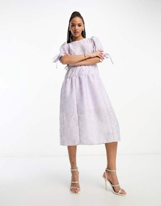 Monki balloon sleeve floral shimmer brocade midi dress in lilac レディース