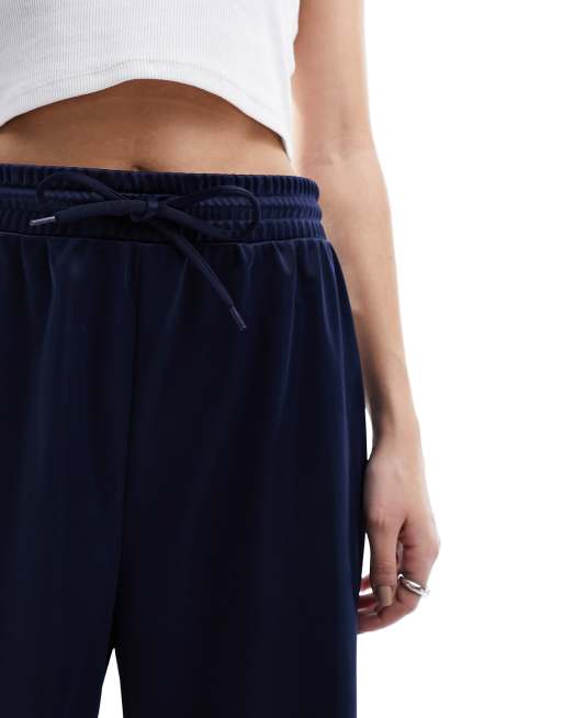 Monki - Bas de survêtement droit avec bande et détail cœur - Bleu marine/blanc, 4 de 5