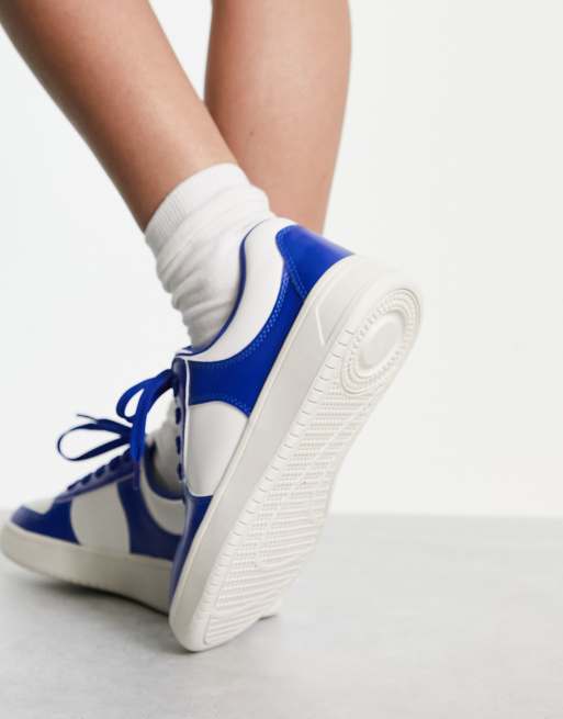 Monki – Basketball-Sneaker in leuchtendem Blau, 3 von 4