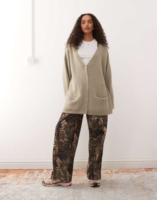 Monki – Beige, fluffigt stickad kofta i oversize, 2 av 4