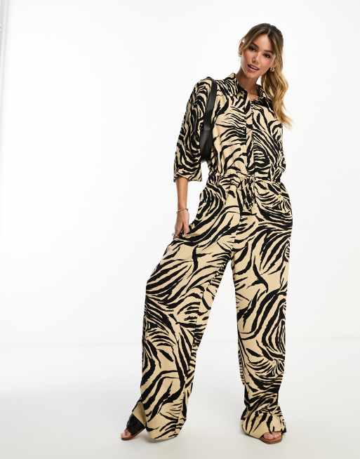 Monki - Beige jumpsuit med zebraprint i løs pasform