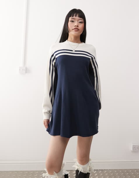 Monki - Beige og marineblå strikket sporty kjole med striber - view 1