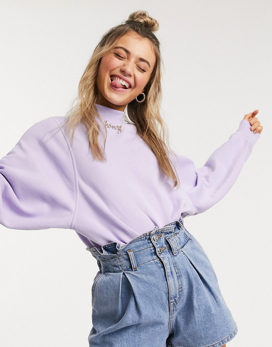 Monki – Bessy – Ljuslila sweatshirt i oversize-modell