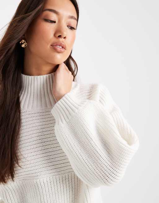 Monki – Biały sweter z grubej prążkowanej dzianiny z obszernymi rękawami i golfem, 3 z 4