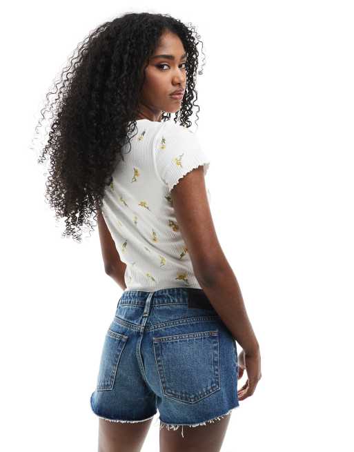 Monki Bite micro denim shorts in mid blue wash , 4 of 5