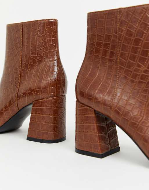 Bottines effet croco marron new arrivals