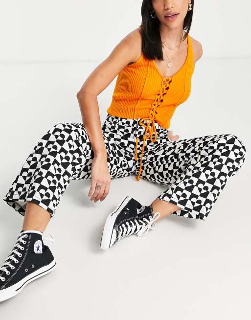 Monki - Broek met wijde pijpen in zwart en witte hartjesprint, 4 van 4
