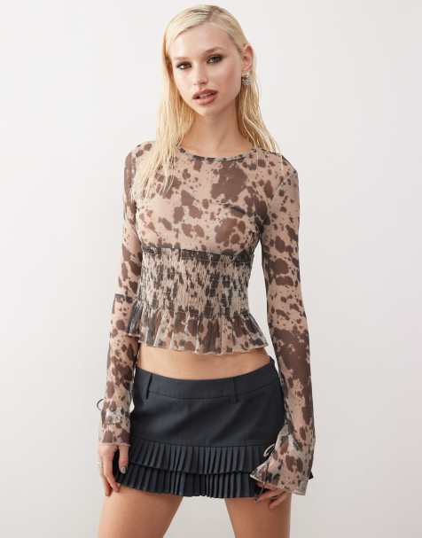 Monki – Brun, komönstrad, smockad topp i mesh med långa ärmar - view 1