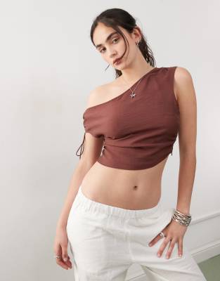 Monki - Brun oneshoulder-top med rynker i siderne og bindebåndsdetalje - view 1
