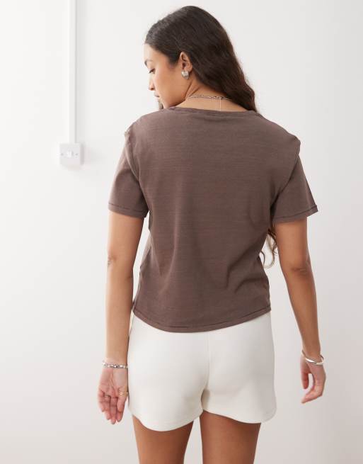 Monki – Brun t-shirt i krympt design , 4 av 4