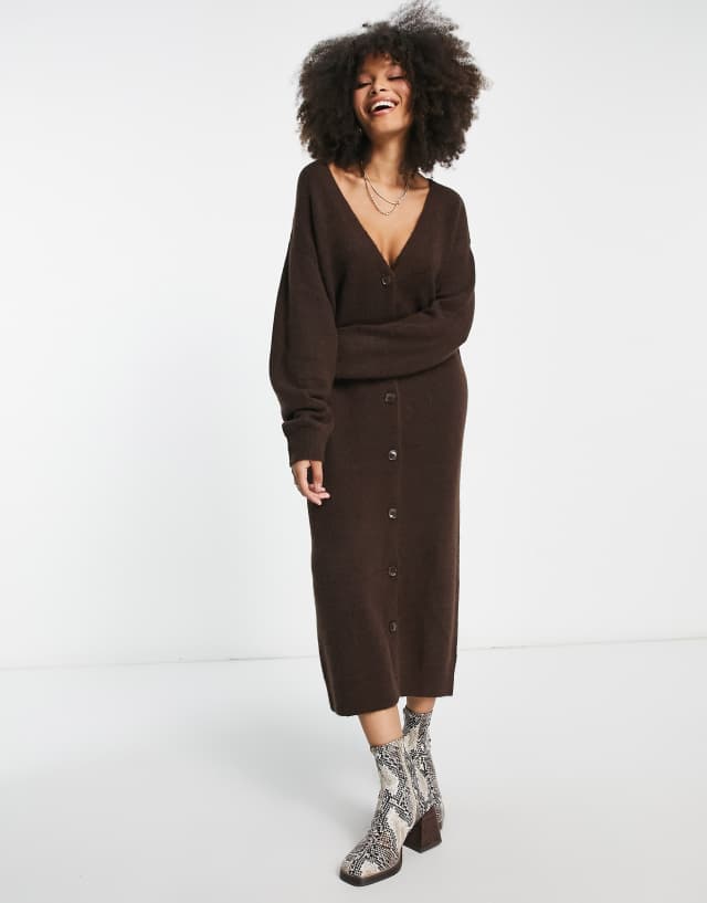 Monki - button through knitted midi dress in brown