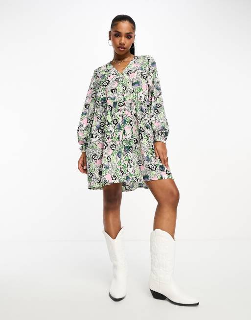 Monki button through mini smock dress in floral print レディース-