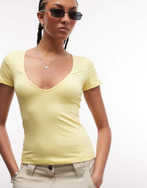 Monki - Camiseta amarilla de corte slim con cuello de pico - view 1
