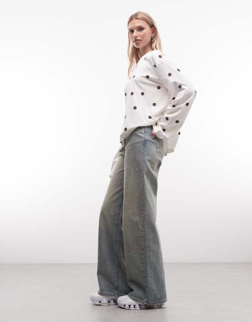 Monki - Camiseta color crema extragrande de manga larga con estampado de lunares, 2 de 4