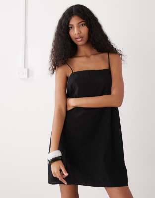Monki - Camisole-Minikleid aus Leinenmix in Schwarz mit Taschen