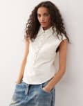 [Monki] Monki cap sleeve slim shirt with curved hem detail in off white XL Off white