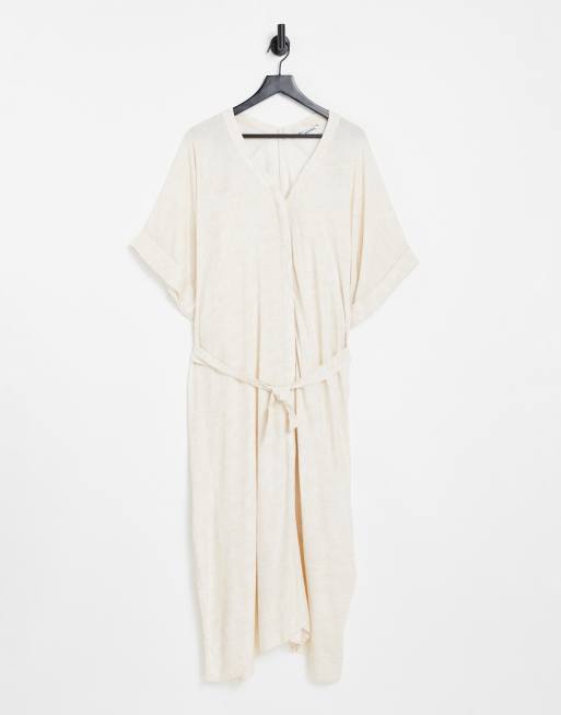Monki – Carro – Kaftan plażowy w biały wzór