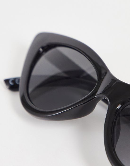 https://images.asos-media.com/products/monki-cat-eye-sunglasses-in-black/202669609-4?$n_550w$&wid=550&fit=constrain