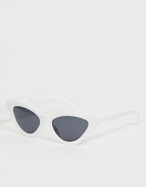 Monki cat eye sunglasses in white