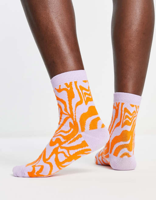 Monki - Chaussettes en jacquard à motif tourbillon - Orange et lilas