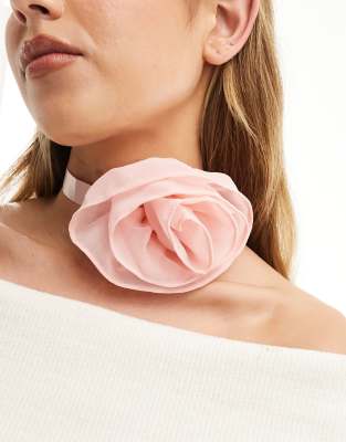 Monki - Choker-Halskette in Rosa mit Ansteckrose