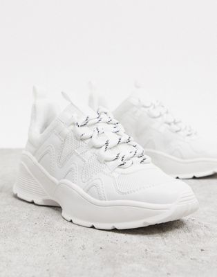 nike chunky white sneakers