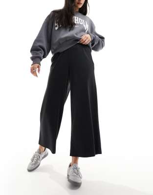 Cilla cropped wide leg pants in black