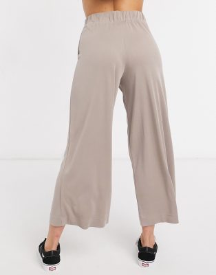 beige wide leg cropped pants