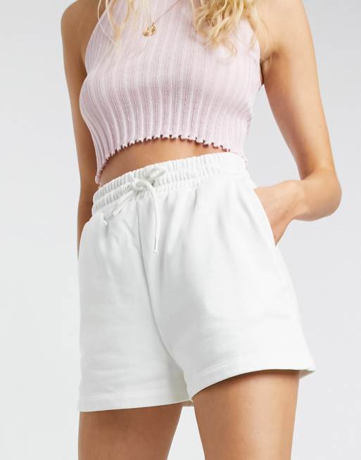 Monki – Cloey – Jersey-Shorts aus Baumwolle in gebrochenem Weiß - CREAM