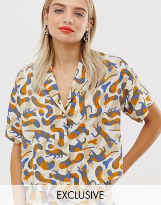 Monki - Combi-set - Cropped blouse met camouflageprint in beige