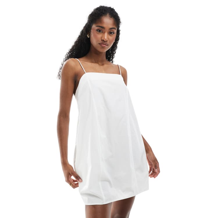 208330471-1-white?$n_750w$&wid