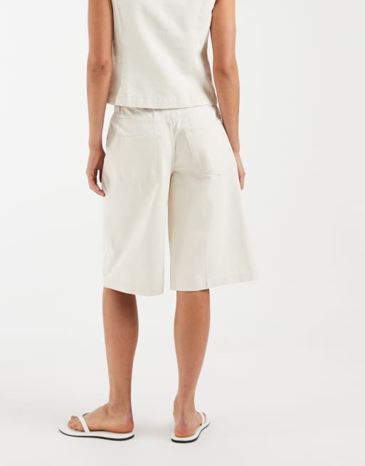 Monki - Cremehvide højtaljede longline-denimshorts, 5 af 5