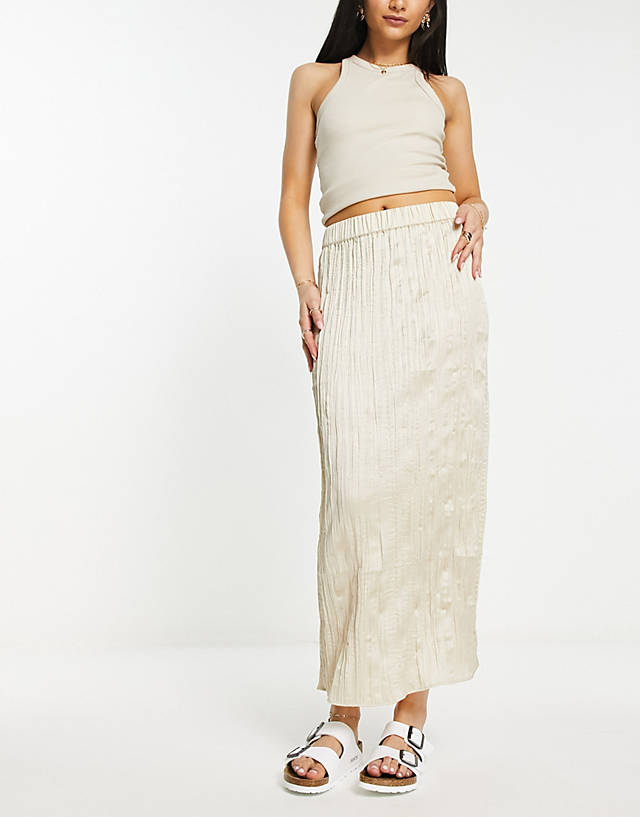 Monki - crinkle midi skirt with split in beige