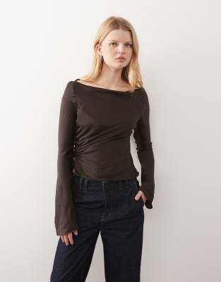 Monki Crinkle Satin Long Sleeve Boat Neck Top In Burgundy