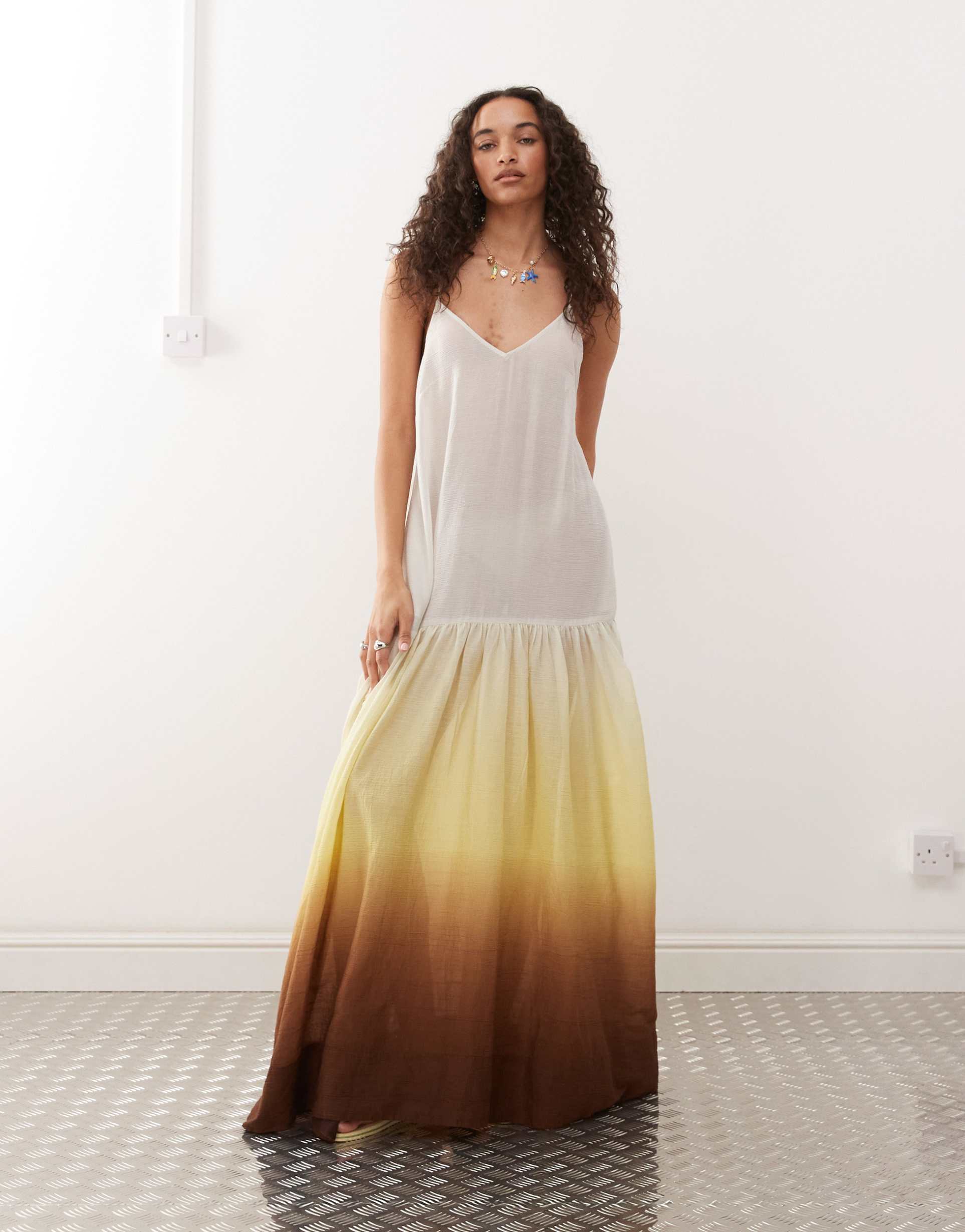 monki crinkled tiered floaty maxi dress with low tie back detail in brown gradient print