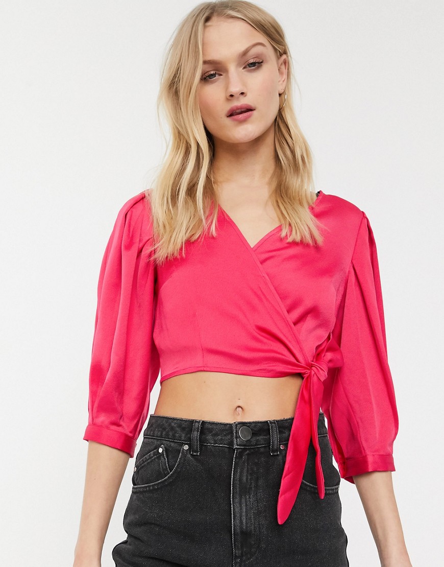 Monki - Crop blouse met overslag en pofmouwen in fuchsia-roze