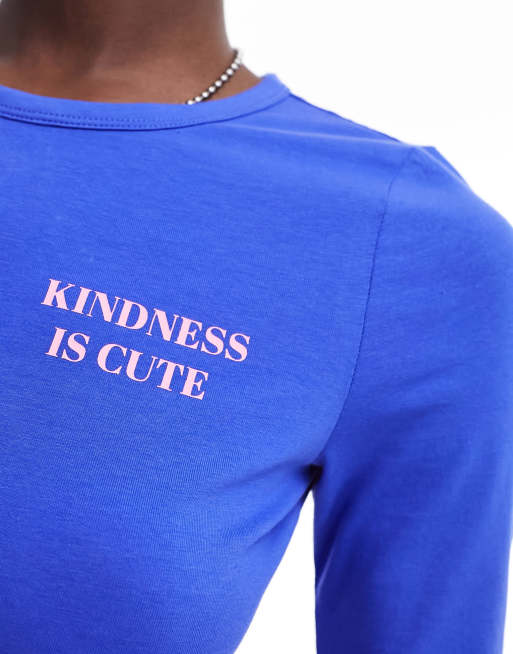 Monki - Crop top à manches longues avec imprimé Kindness positionné - Bleu vif, 2 de 4