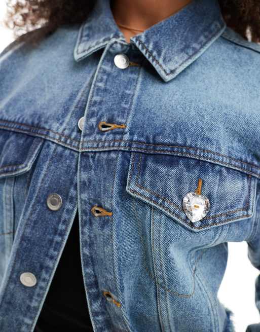 Monki - Cropped denim jack met onafgewerkte zoom in middenblauw met wassing , 3 van 4