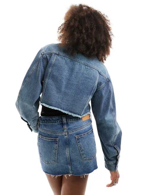 Monki - Cropped denim jack met onafgewerkte zoom in middenblauw met wassing , 4 van 4