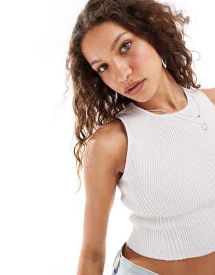 cropped ribbed detail knit vest in white