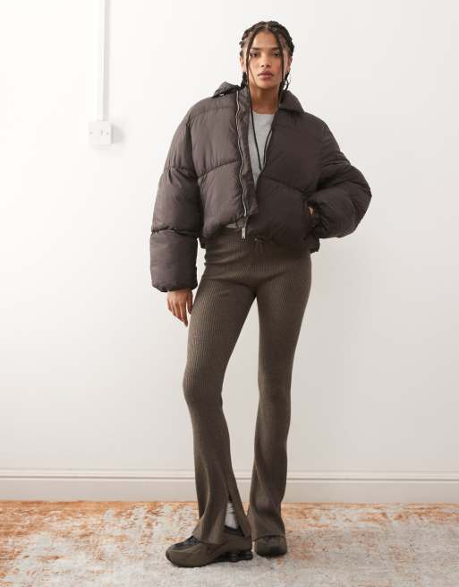 Monki – Cropped-Steppjacke in Braun mit Verzierung am Kragen, 2 von 4