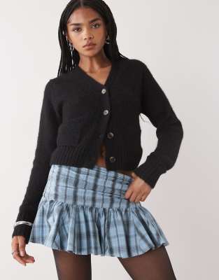 Monki - Cropped-Strickjacke in Schwarz mit Fronttaschen