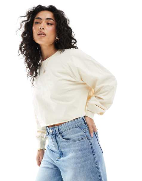 Monki - Cropped T-shirt met lange mouwen in gebroken wit - view 1