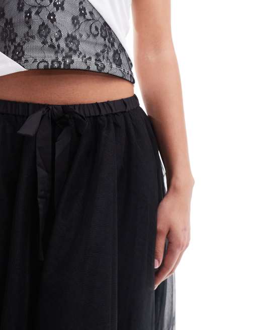 Monki – Czarna tiulowa spódnica midi z kopertowym detalem, 3 z 5