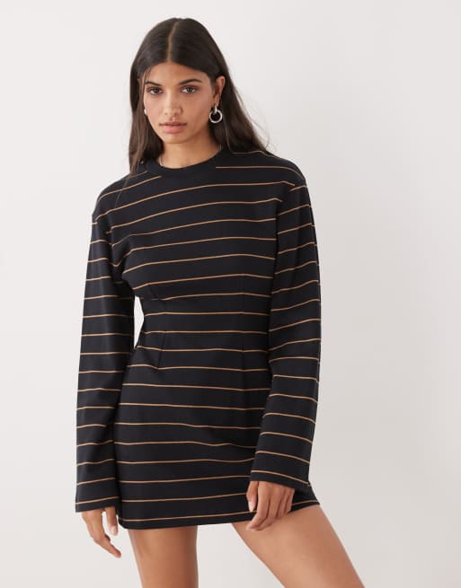 Monki – Czarna zbierana w talii sukienka T-shirtowa mini z długimi rękawami w paski