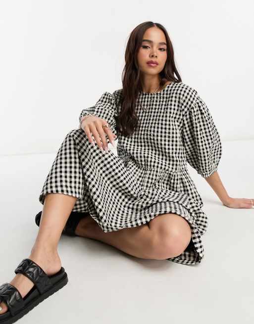 Monki – Czarno-biała luźna sukienka midi w kratkę vichy, 2 z 4
