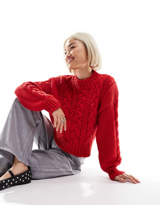 Monki – Czerwony sweter o warkoczowym splocie z zabudowanym dekoltem