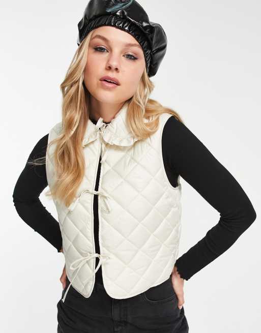 Monki - Doorgestikte bodywarmer met kraag in crème