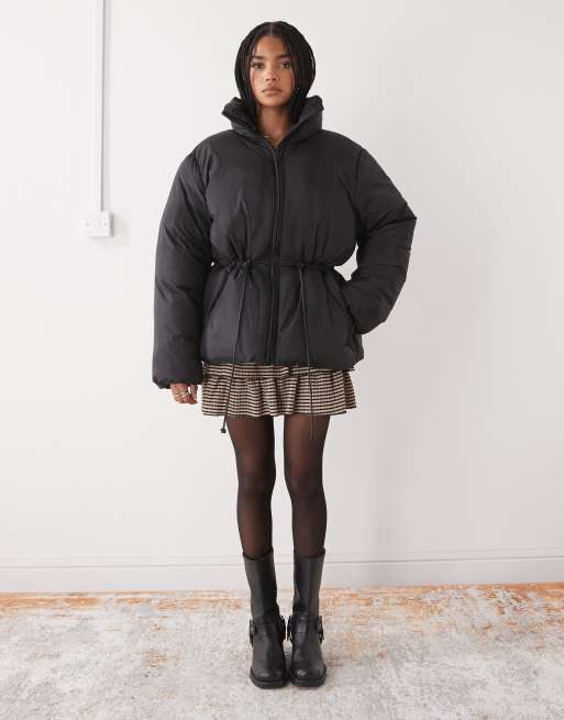 Monki - Doudoune oversize à taille cintrée avec liens - Noir, 4 de 4